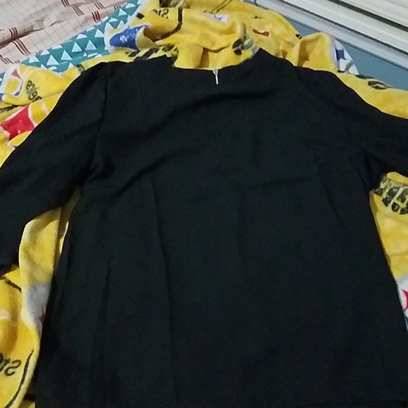 Blouse - Picture 2 of 3